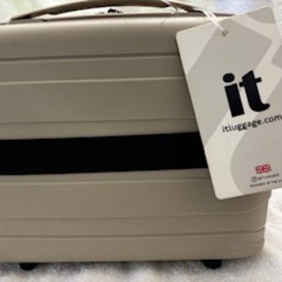 it luggage carry on hardsided train case in "Feather Gray" from Momentus series - Picture 1 of 13